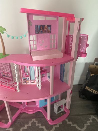 Barbie dreamhouse