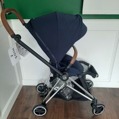 Cybex Mios with car seat and swivel isofix base