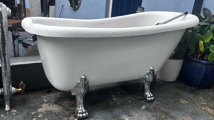 Ex Showroom Niki Bathrooms Free Standing Bath with Silver Claw Feet