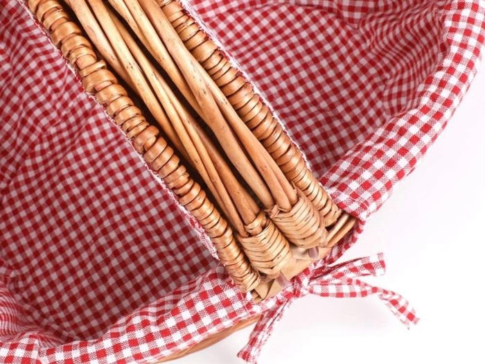 Oval Country Style Wicker Picnic Basket with Folding Handles & Liners for Picnics, Parties and BBQs - 40cm L x 30cm W x 20cm H (FREE POSTAGE)