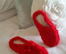 Red slippers - Size 4