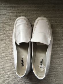 Flat white leather wedge shoes --- size 38