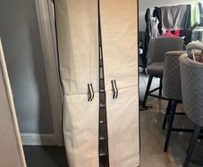 Shoe storage cabinet