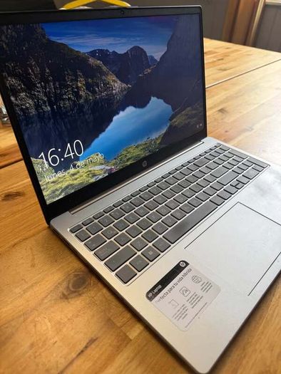 HP Laptop 15" | Ryzen 7 (8 Cores) | 16GB RAM | Spanish Layout