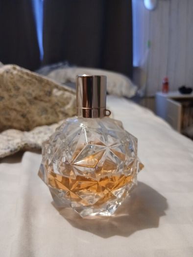 ariana grande perfume