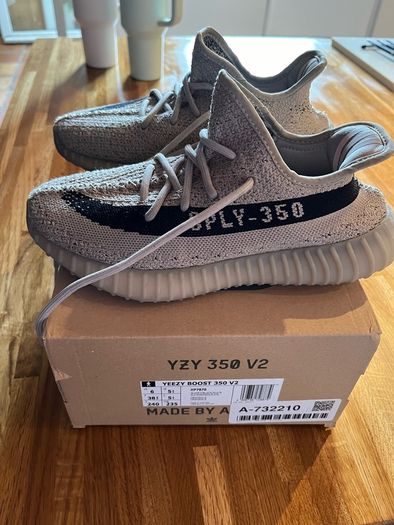 Yeezy 350 (Genuine) in box Size 5.5