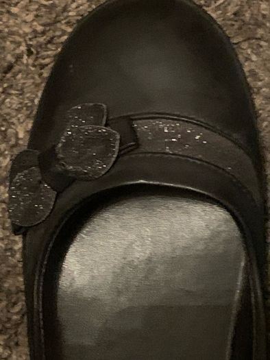 New Girls School Shoes Size 5 cost 15.00