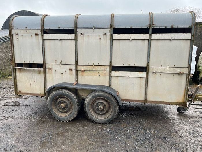 Cattle trailer