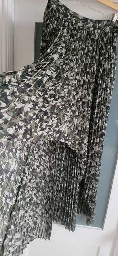 Karl Lagerfeld Camo Pleated Skirt Sz 38 (fit 10-12uk) - Bnwot - Rrp 495