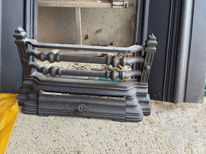 Fireplace surround & grate