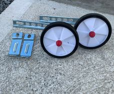 Universal kids bike stabilisers
