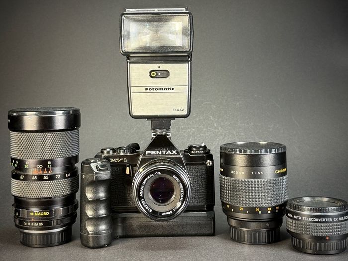 Asashi Pentax MV1 film camera kit