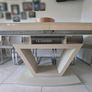 Extandable dining table with 6 chairs Image 2
