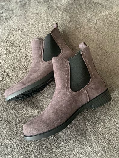 Boots size 6