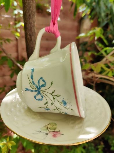 Bird feeder