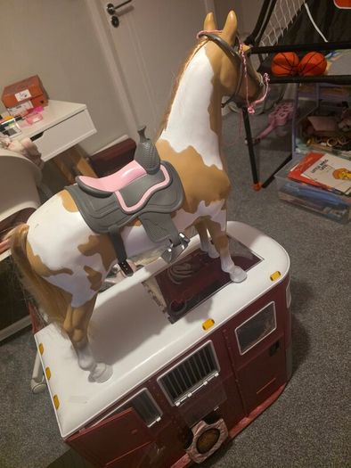 Generation horse trailer and horses