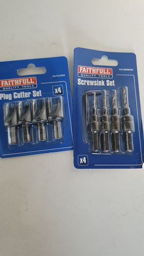Plug and screwsink set