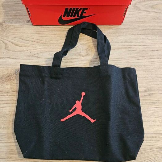 Air Jordan 1 High "Satin Bred 2023"  8.5UK