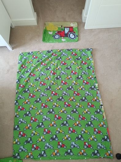 Duvet cover X2 + Pillowcase X4 + Bed sheetsX2 (Tractor theme)