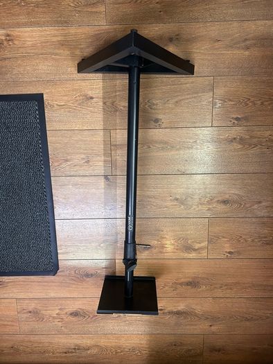 Speaker stand