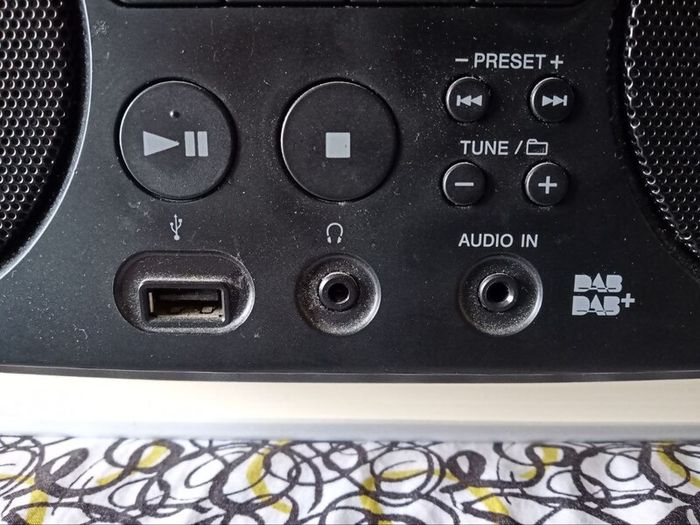 Sony CD Player/Boombox with DAB and FM Radio + 2 packs of Plus C batteries