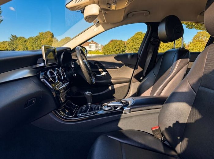 Mercedes-Benz C-Class 2016 (only 97,390KM)