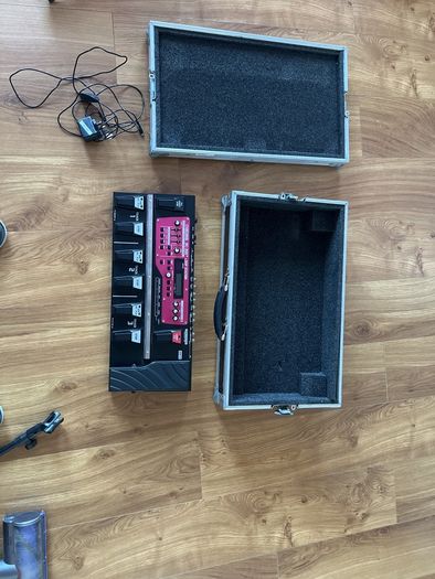 Boss RC-300 Loop station with flight case and power supply