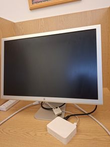 Aplle Cinema Display Screen