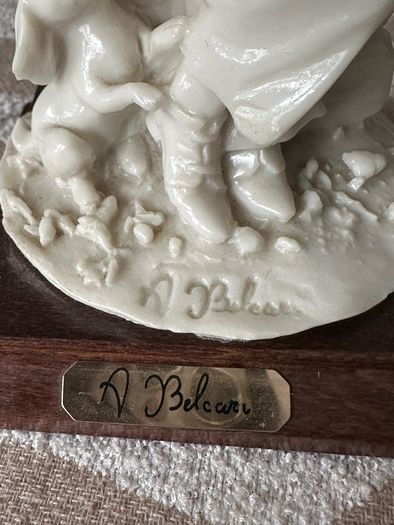 Vintage 1985 CAPODIMONTE porcelain figurine