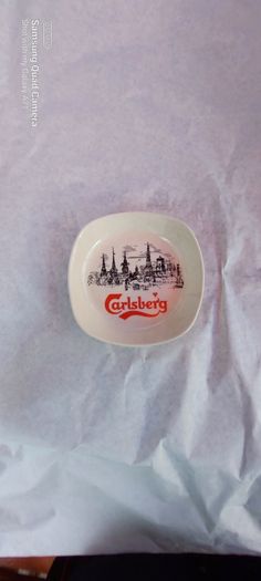 carslberg ashtray,,good condition,,pitting on glaze,,overall good, thank you, collectors item, handy for man cave, home bar etc, if buyer collects cheaper .take as is .