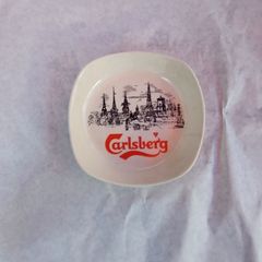 carslberg ashtray,,good condition,,pitting on glaze,,overall good, price includes post to anywhere in Ireland thank you, collectors item, handy for man cave, home bar etc, if buyer collects cheaper .take as is .
