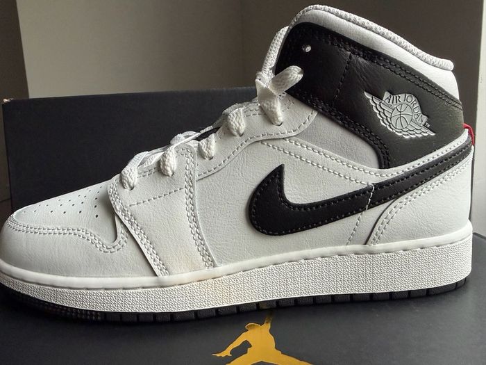 Air Jordan 1 Mid GS Summit White Black Infrared 23 | UK 5 EU 38 | Boxed