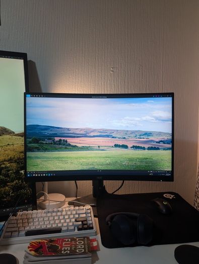 AOC 2k Gaming Monitor CQ27G4X + additional AOC 4k monitor