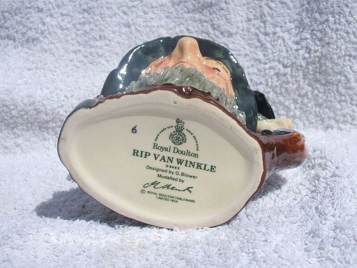 ROYAL DOULTON (D6463) - a medium size character jug of RIP VAN WINKLE (4" height). Pristine condition.