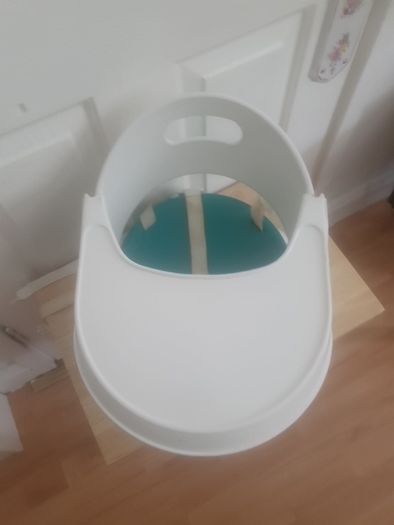 Booster Seat/Age: 9 Month's Plus - <33lbs/15kgs .. Price Drop