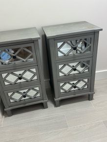 2 mirrored lockers