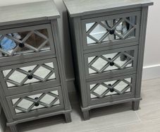 2 mirrored lockers