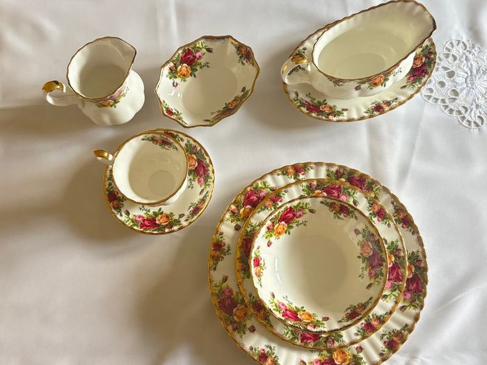 Old Country Roses dinner & tea set - 8 place settings