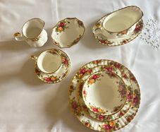 Old Country Roses dinner & tea set - 8 place settings