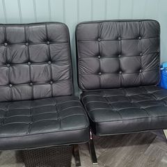 2 Barcelona Chairs