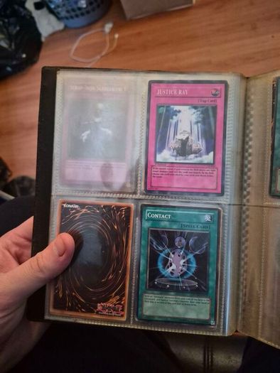 Yu-Gi-Oh! Trading Card Game Card Binder 1996 w/ random. Cards inside