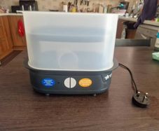 Tommee Tippee Electric Steam Steriliser / Easiwarm Bottle Warmer / Feeding bottles