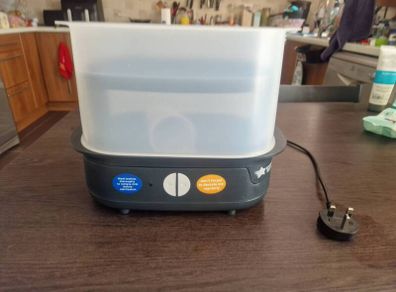 Tommee Tippee Electric Steam Steriliser / Easiwarm Bottle Warmer / Feeding bottles