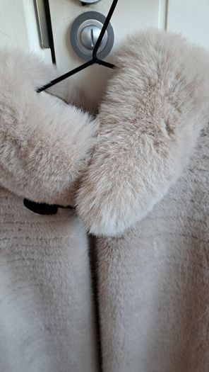 Pia Rossini taupe/cream faux fur poncho - new!