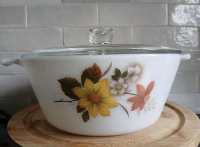 Vintage JAJ Pyrex casserole dish