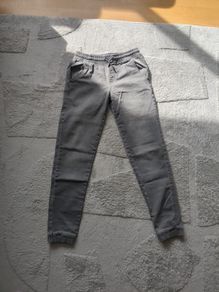 Grey joggers / jeans