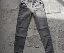 Grey joggers / jeans