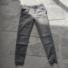 Grey joggers / jeans