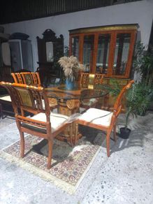 table+6 chairs+displqy cabinet