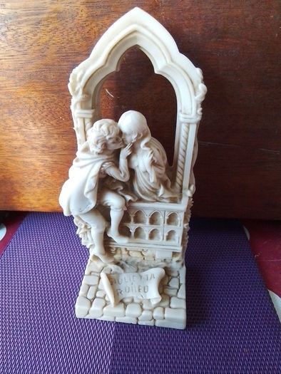 Romeo & Juliet figurine